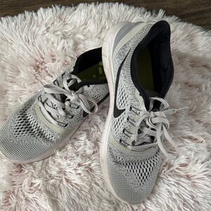 Nike Women's Black and Gray Sneakers